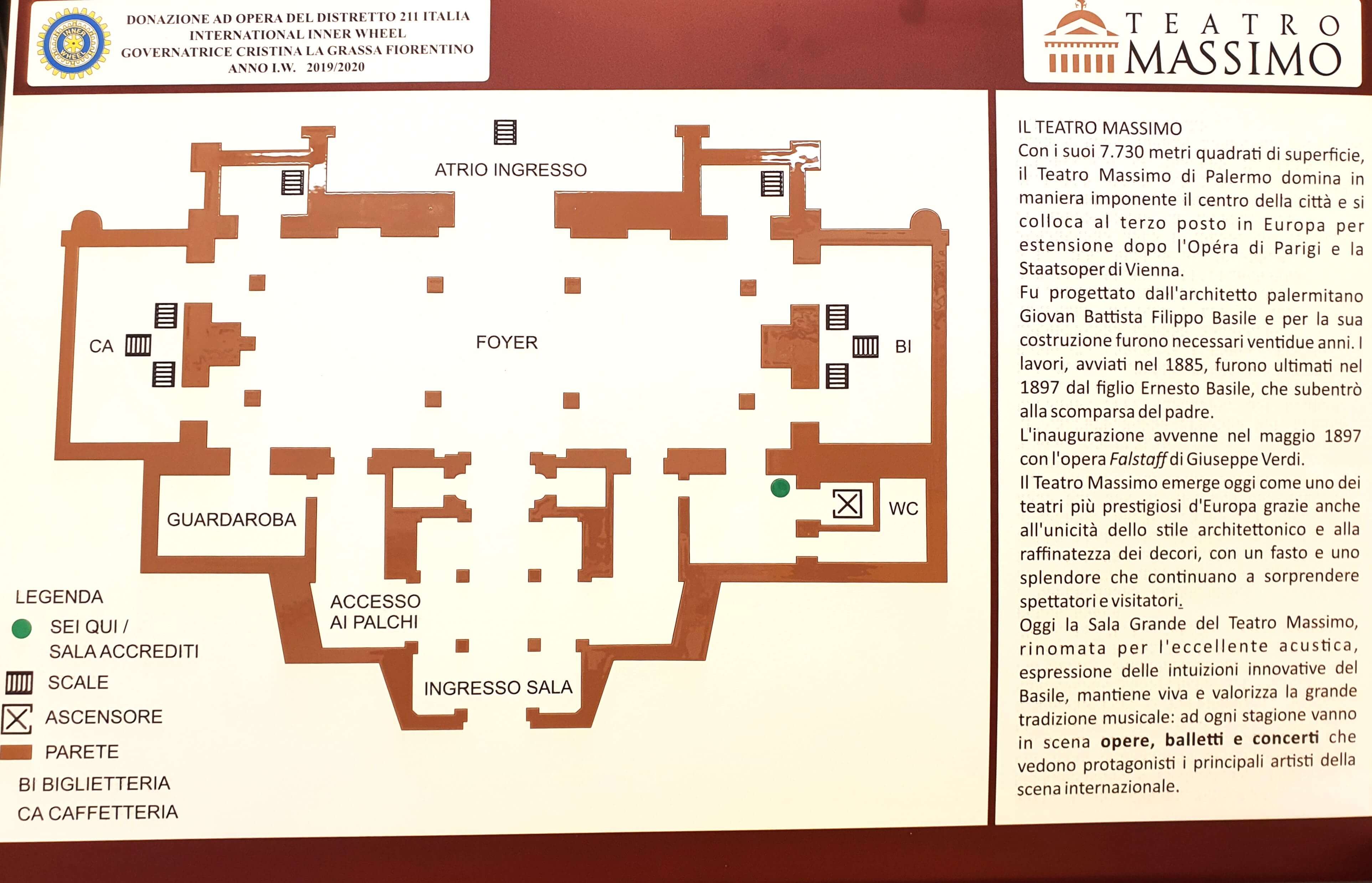 Mappa tattile della pianta del Teatro Massimo di Palermo, con legenda per individuare foyer, palchi, scale e servizi.