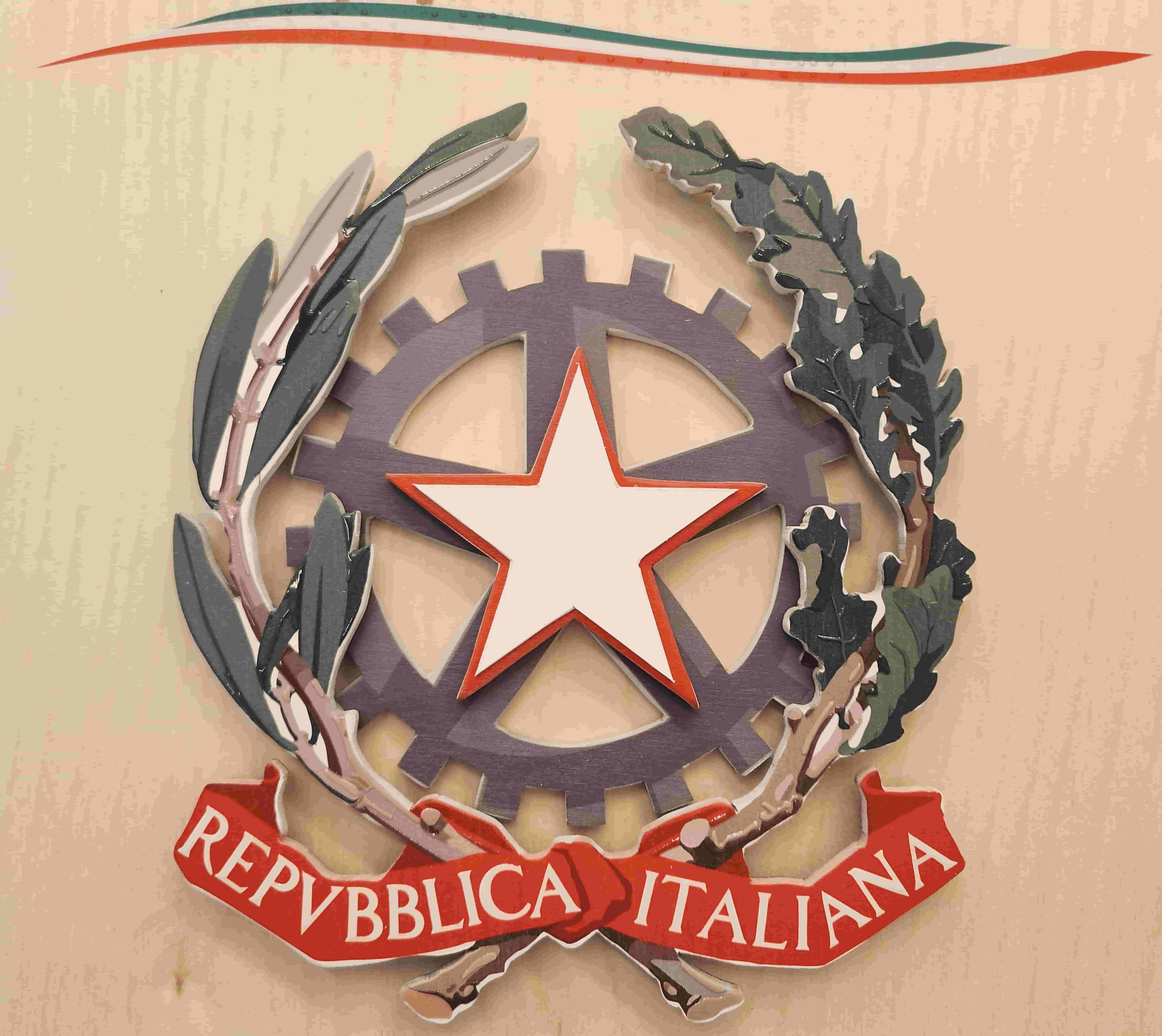 Riproduzione tattile dell'emblema della Repubblica Italiana, realizzata con contorni in rilievo per l'esplorazione sensoriale.