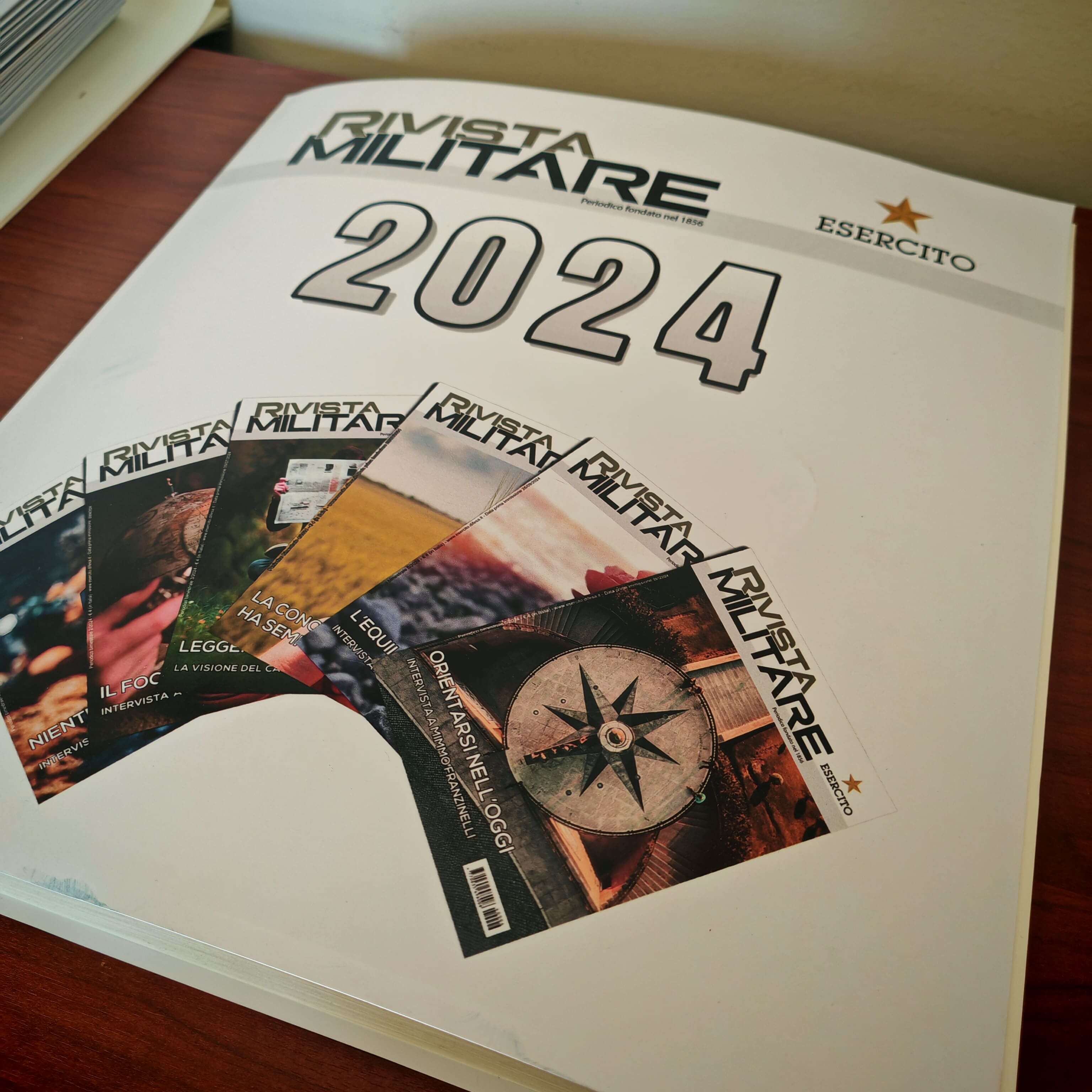 Copertina della Rivista Militare 2024 dell'Esercito con anteprime di vari numeri incentrati su orientamento e difesa.